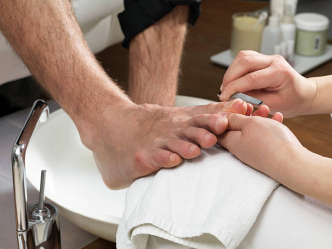 1636353053pedicure_men_.jpg